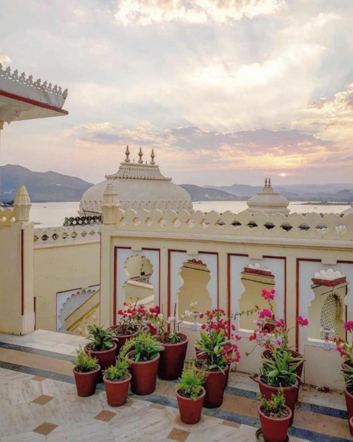 Shiv Niwas Palace By Hrh Group Of Hotels Udaipur Exteriör bild