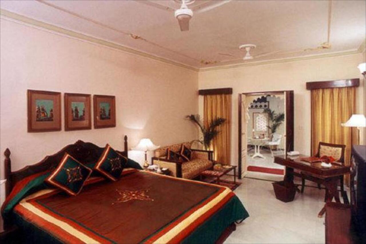 Shiv Niwas Palace By Hrh Group Of Hotels Udaipur Rum bild