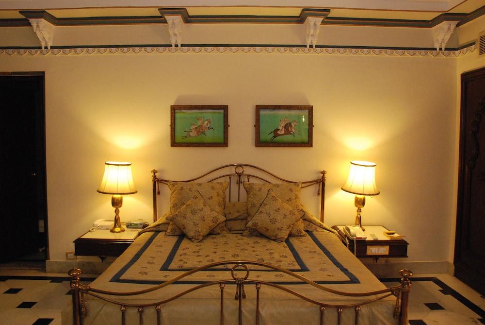 Shiv Niwas Palace By Hrh Group Of Hotels Udaipur Exteriör bild