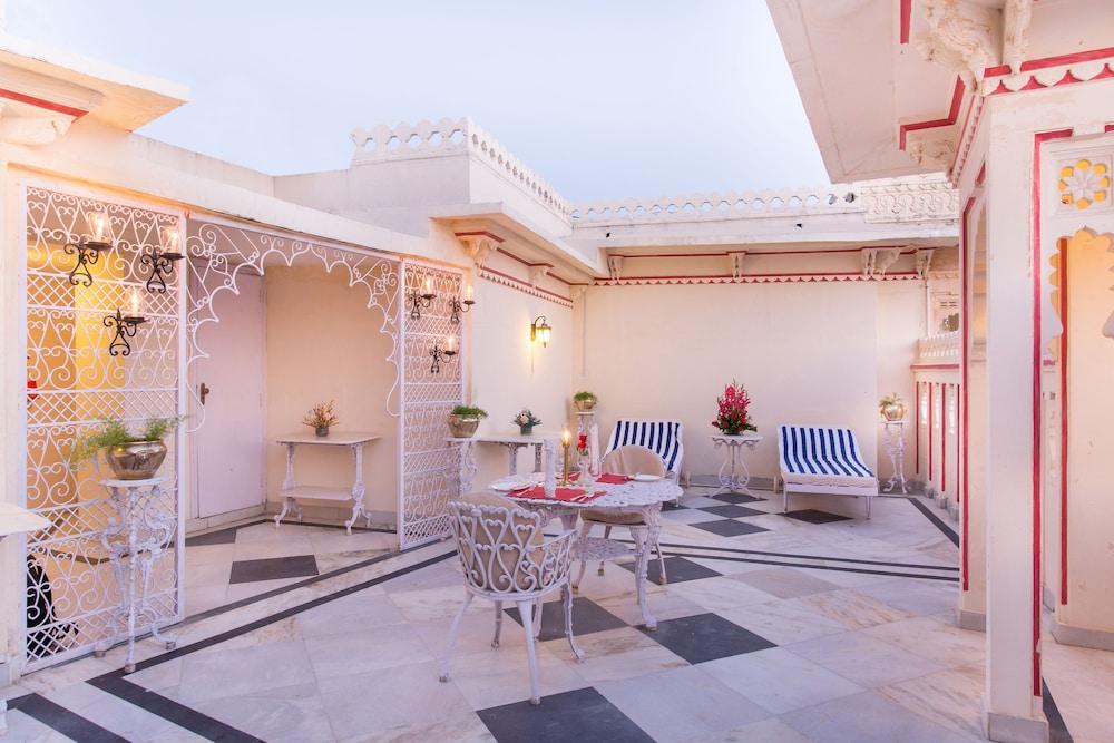 Shiv Niwas Palace By Hrh Group Of Hotels Udaipur Exteriör bild