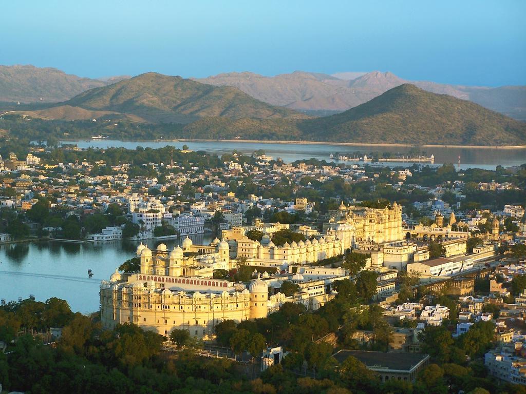 Shiv Niwas Palace By Hrh Group Of Hotels Udaipur Exteriör bild