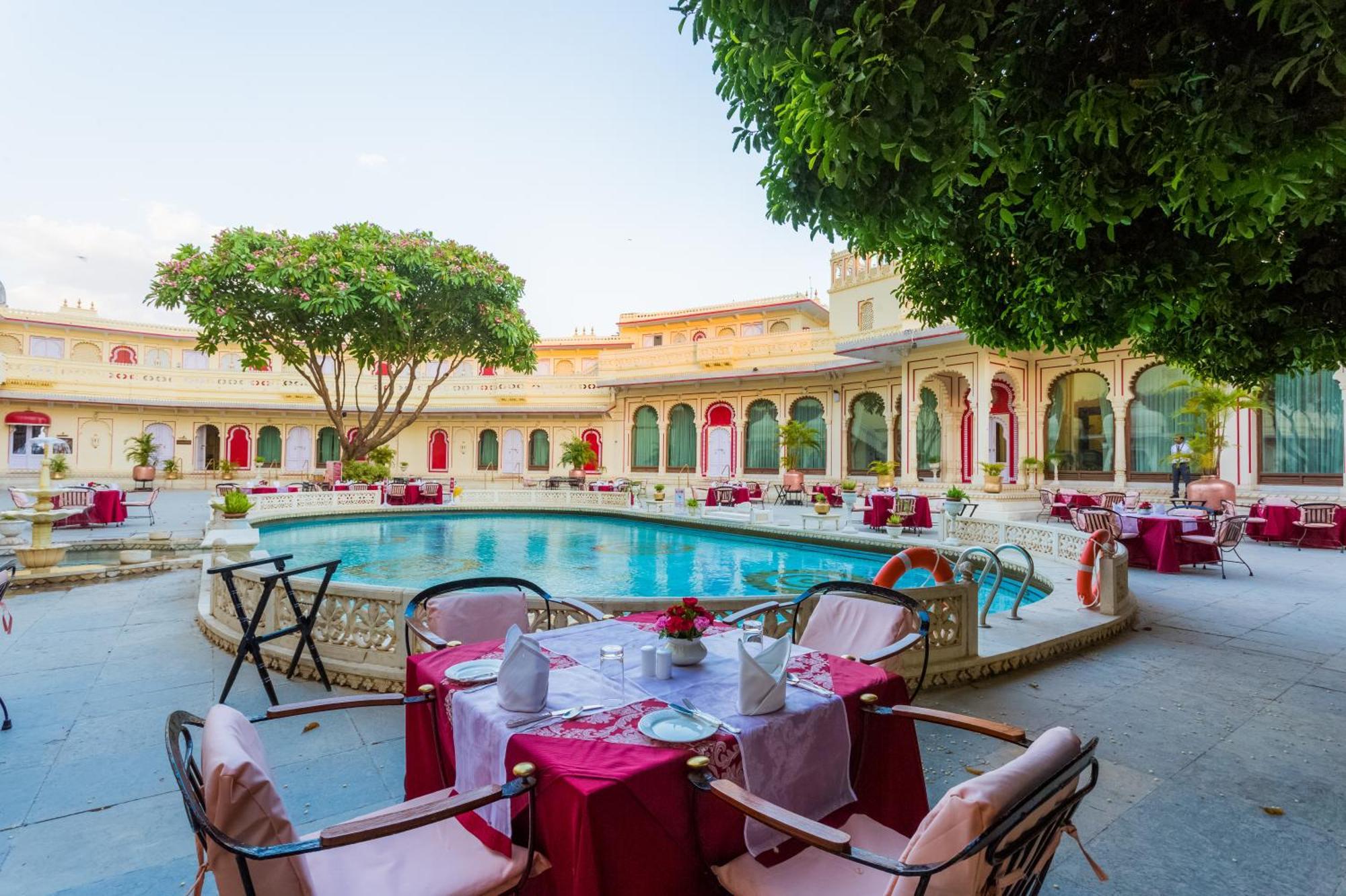 Shiv Niwas Palace By Hrh Group Of Hotels Udaipur Exteriör bild