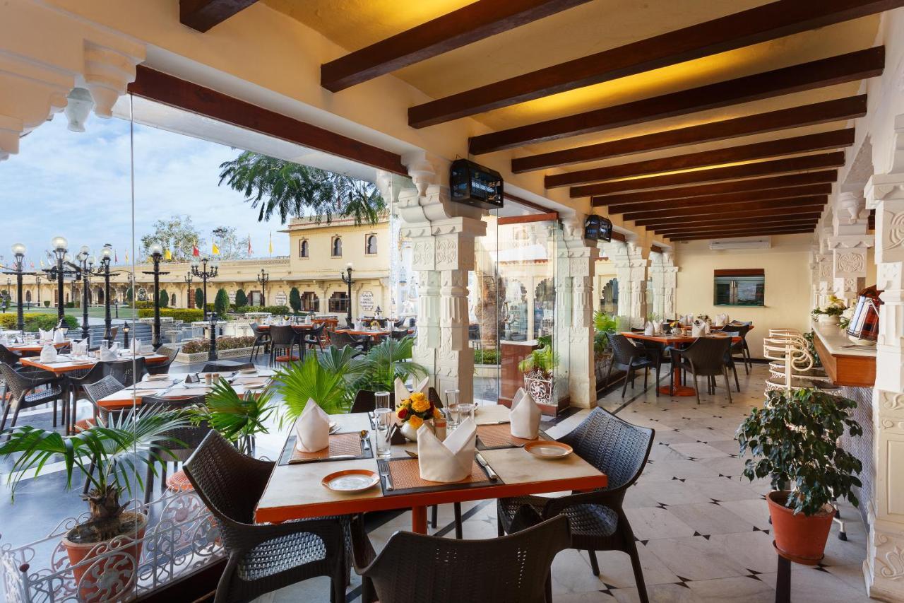 Shiv Niwas Palace By Hrh Group Of Hotels Udaipur Exteriör bild